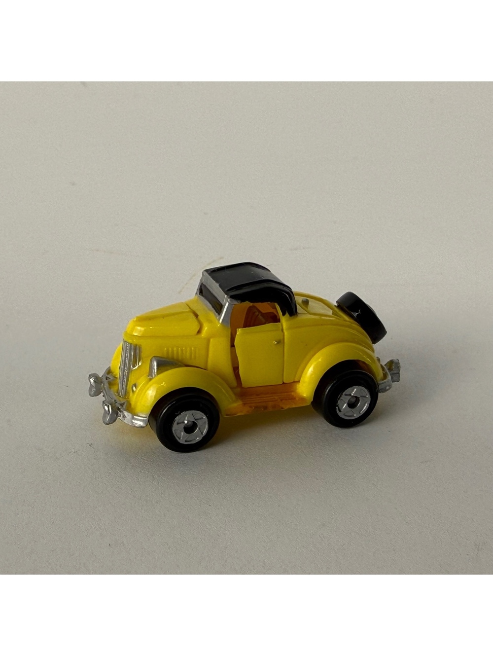 Galoob DeluxeMicro Machines Yellow 1936 Ford Roadster